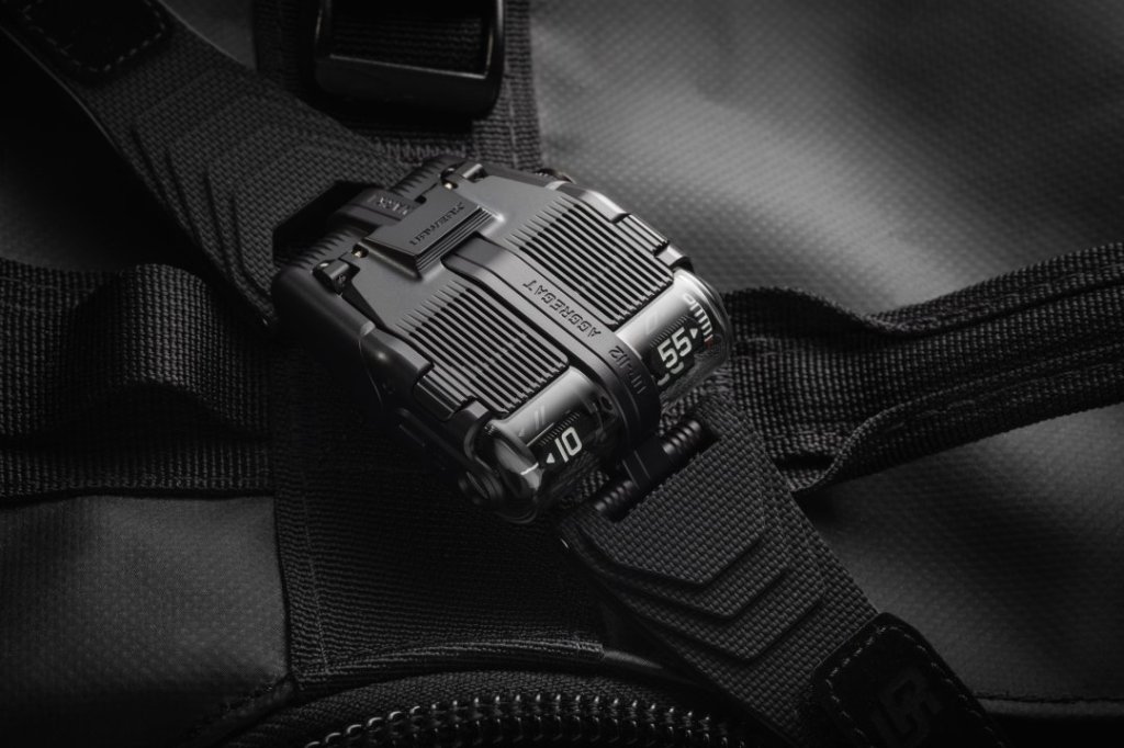 UR-112 “Back to Black”, Urwerk viste y escribe el tiempo de&nbsp;negro