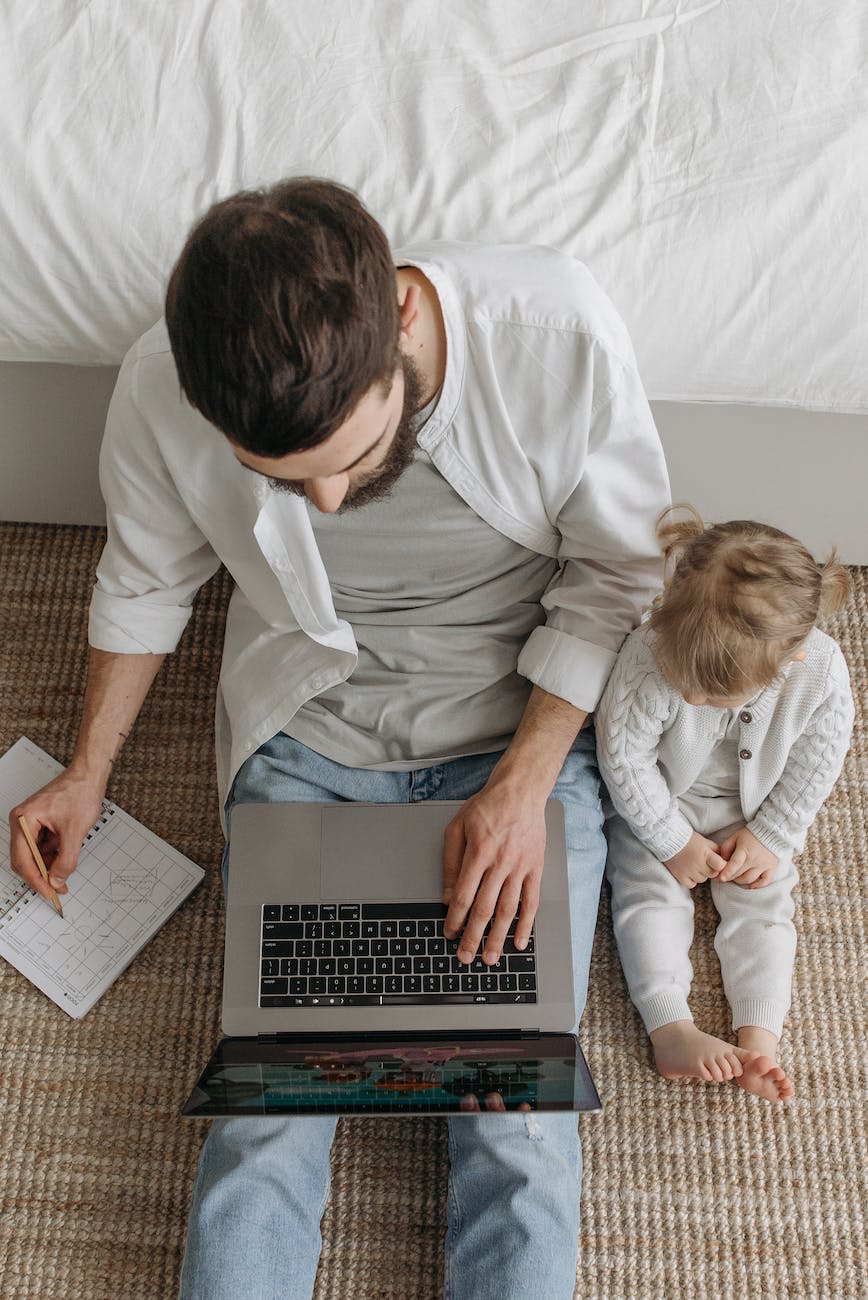 Cómo compaginar tu vida de papá con tus obligaciones domésticas